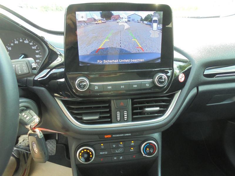 Ford Fiesta 1.1 12V Exclusive Cool & Connect 1. Hand — photo 10