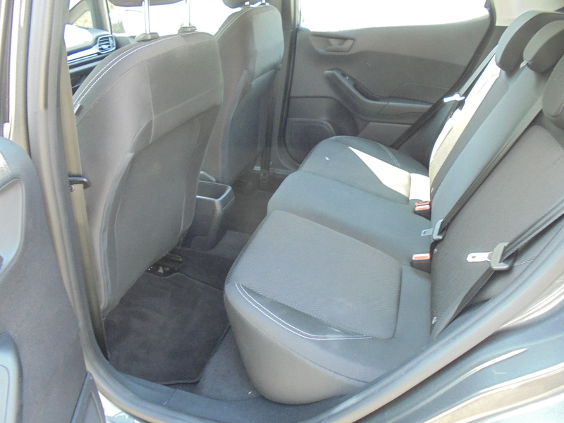 Ford Fiesta 1.1 12V Exclusive Cool & Connect 1. Hand — photo 15
