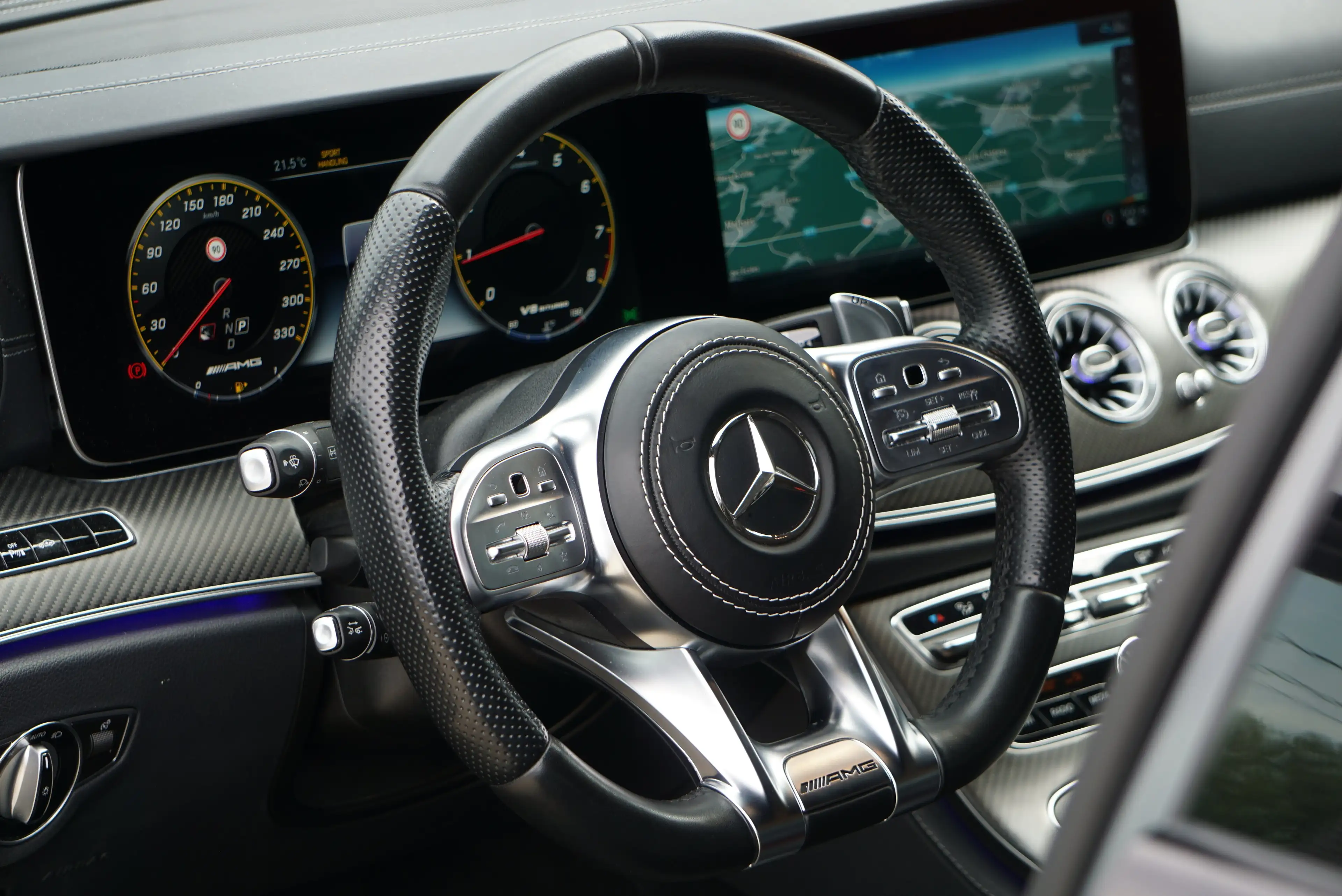Mercedes-Benz E 63 AMG 4-MATIC+ S MAXTON DESIGN CARNET COMPLET MERCEDES — photo 10