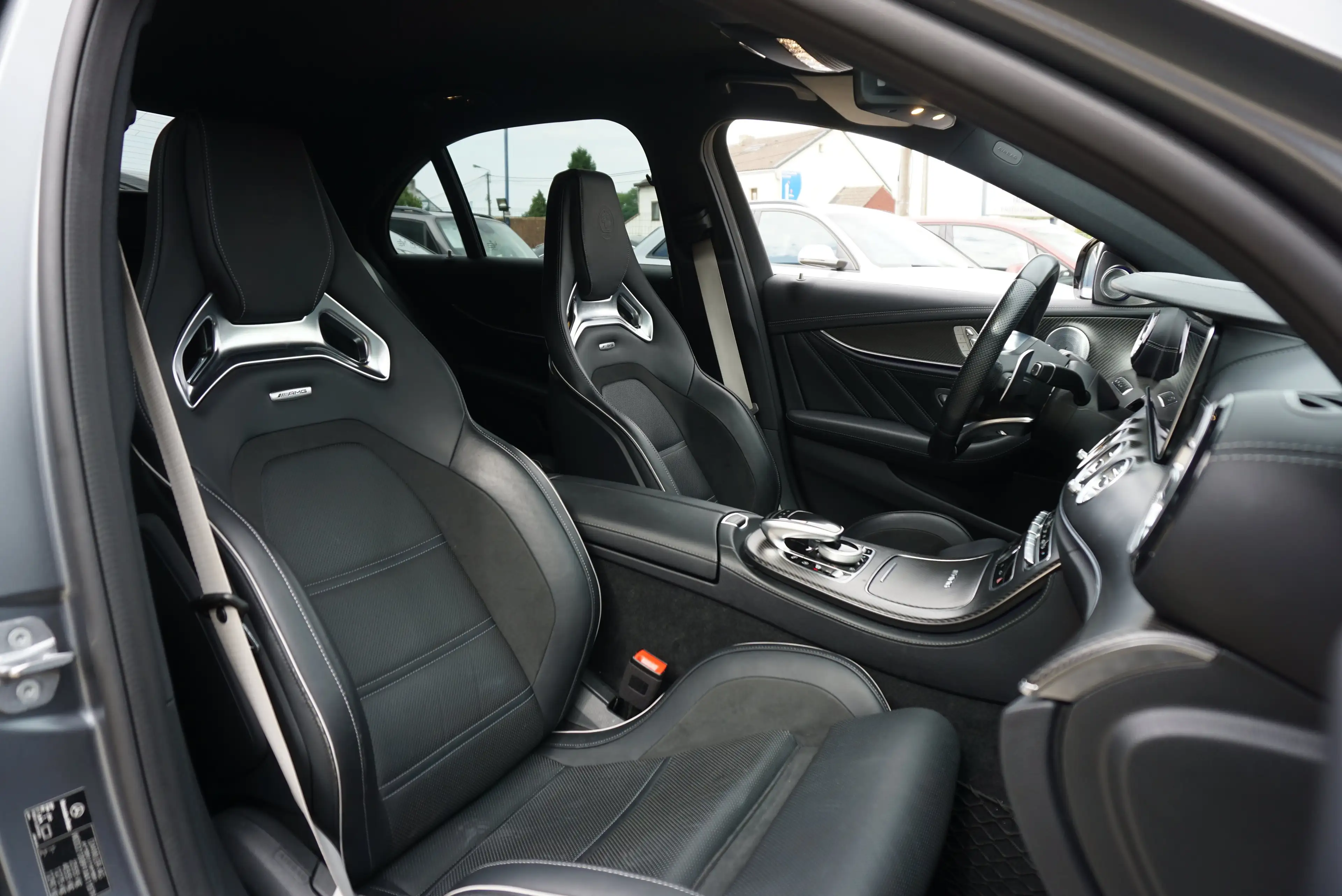 Mercedes-Benz E 63 AMG 4-MATIC+ S MAXTON DESIGN CARNET COMPLET MERCEDES — photo 14