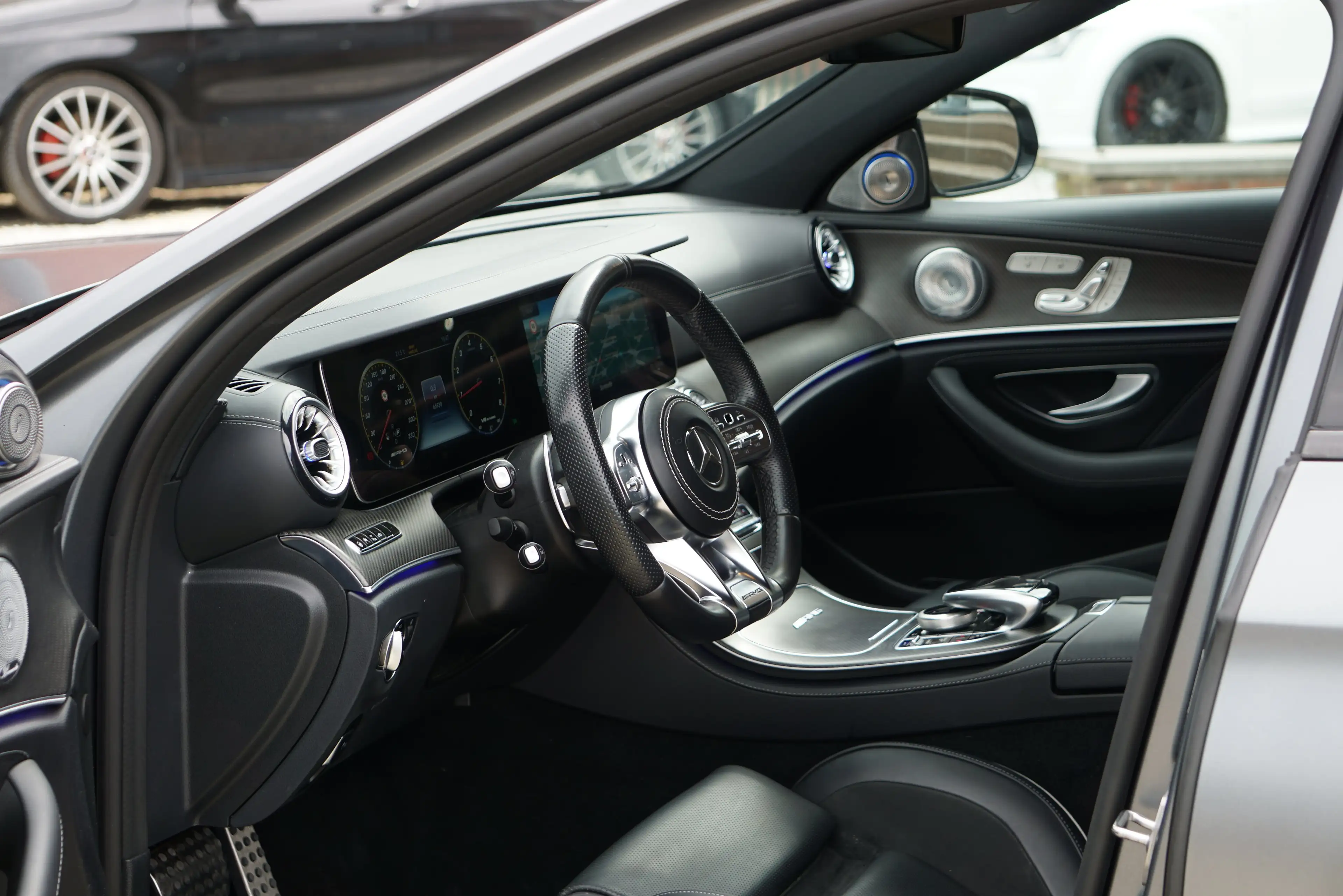 Mercedes-Benz E 63 AMG 4-MATIC+ S MAXTON DESIGN CARNET COMPLET MERCEDES — photo 9