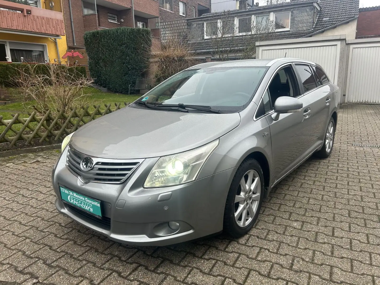 Toyota Avensis Combi 2.2 D-4D Automatik, Scheckheft Gold - 1