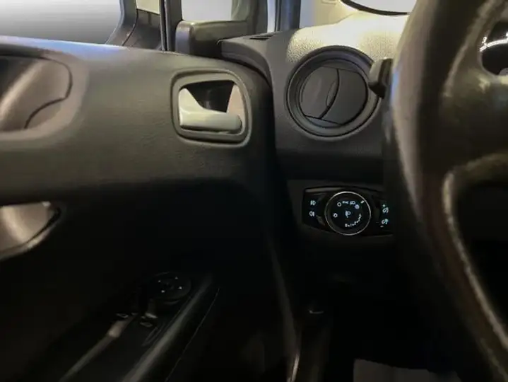 Ford Transit Courier 2015, foto 15