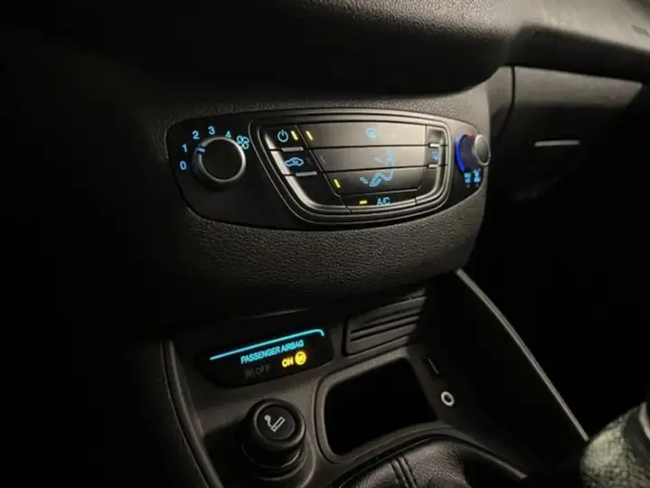 Ford Transit Courier 2015, foto 21