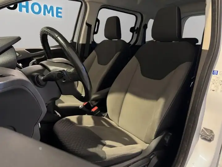Ford Transit Courier 2015, foto 24