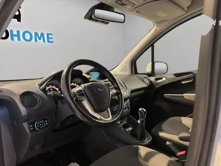 Ford Transit Courier 2015, foto 10