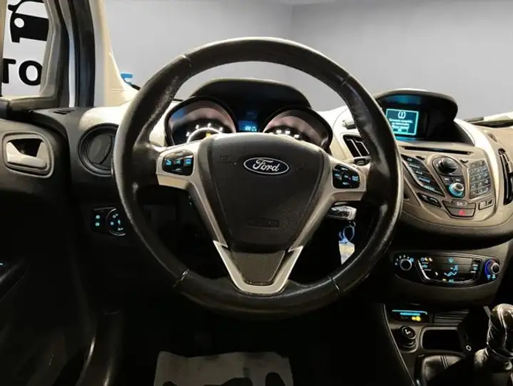 Ford Transit Courier 2015, foto 12