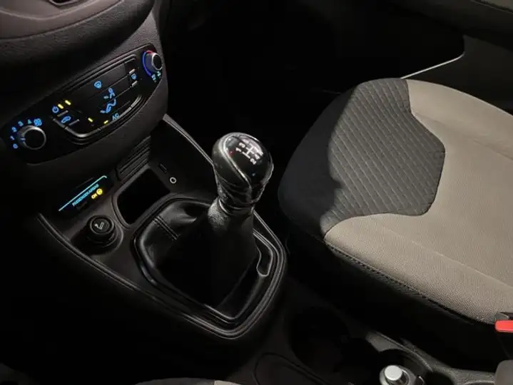 Ford Transit Courier 2015, foto 22