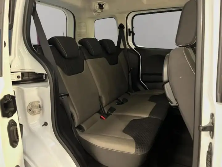 Ford Transit Courier 2015, foto 26