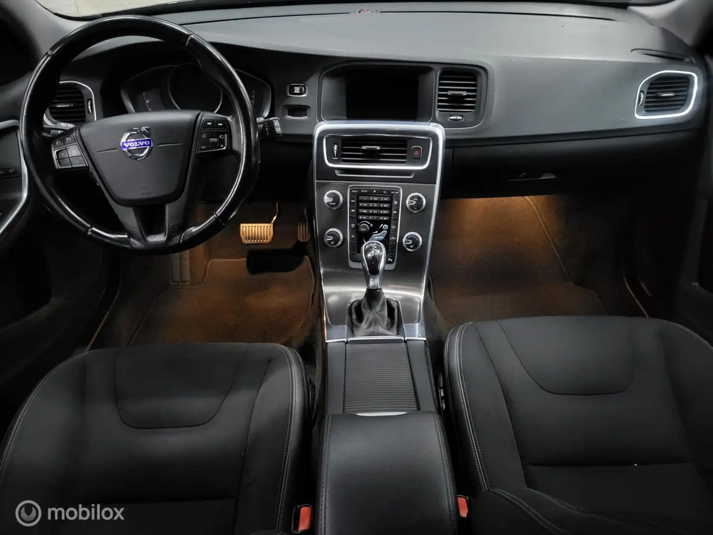 Volvo V60 2.0 D4 Summum/Automaat/Cruise/Clima/PDC/Stoelverw. Grau - 2