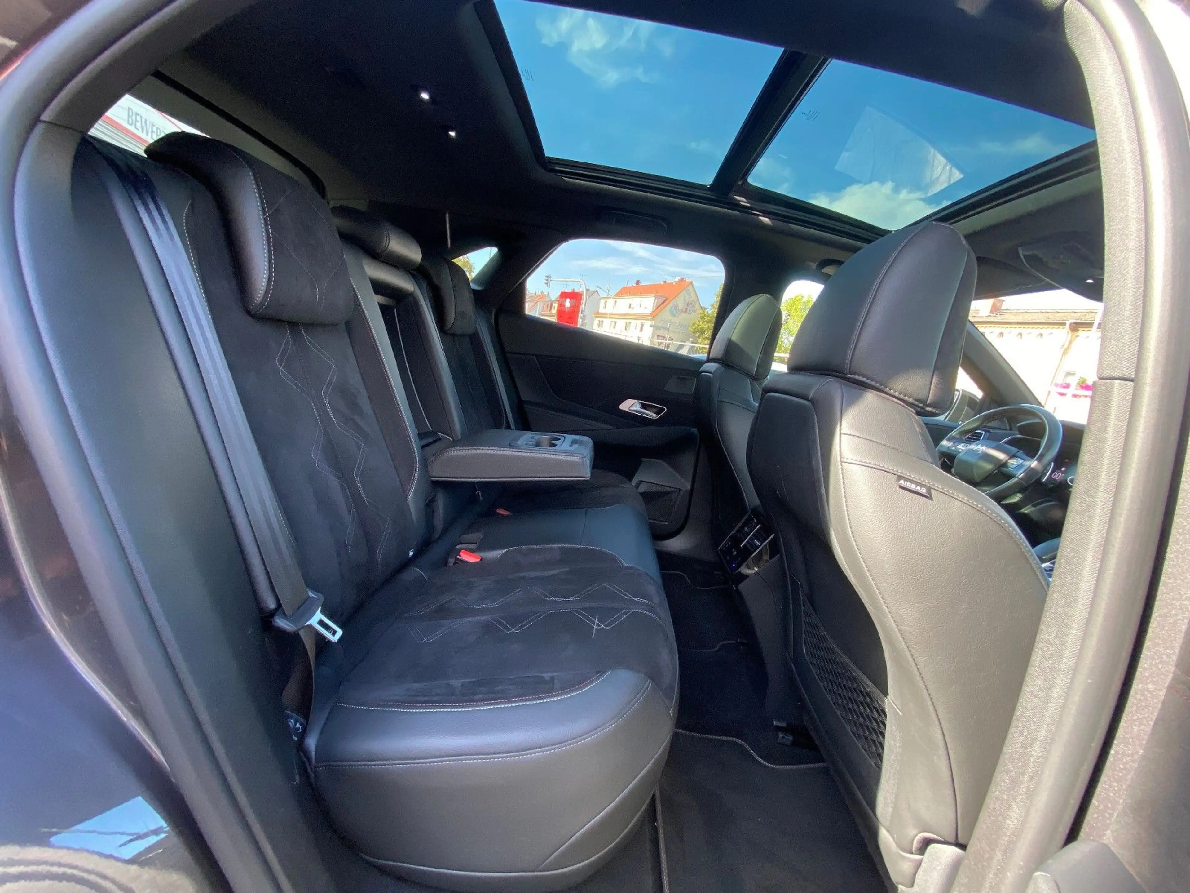 DS Automobiles DS 7 Crossback DS7 E-Tense 300 kW Performance Line + 4x4 — photo 15