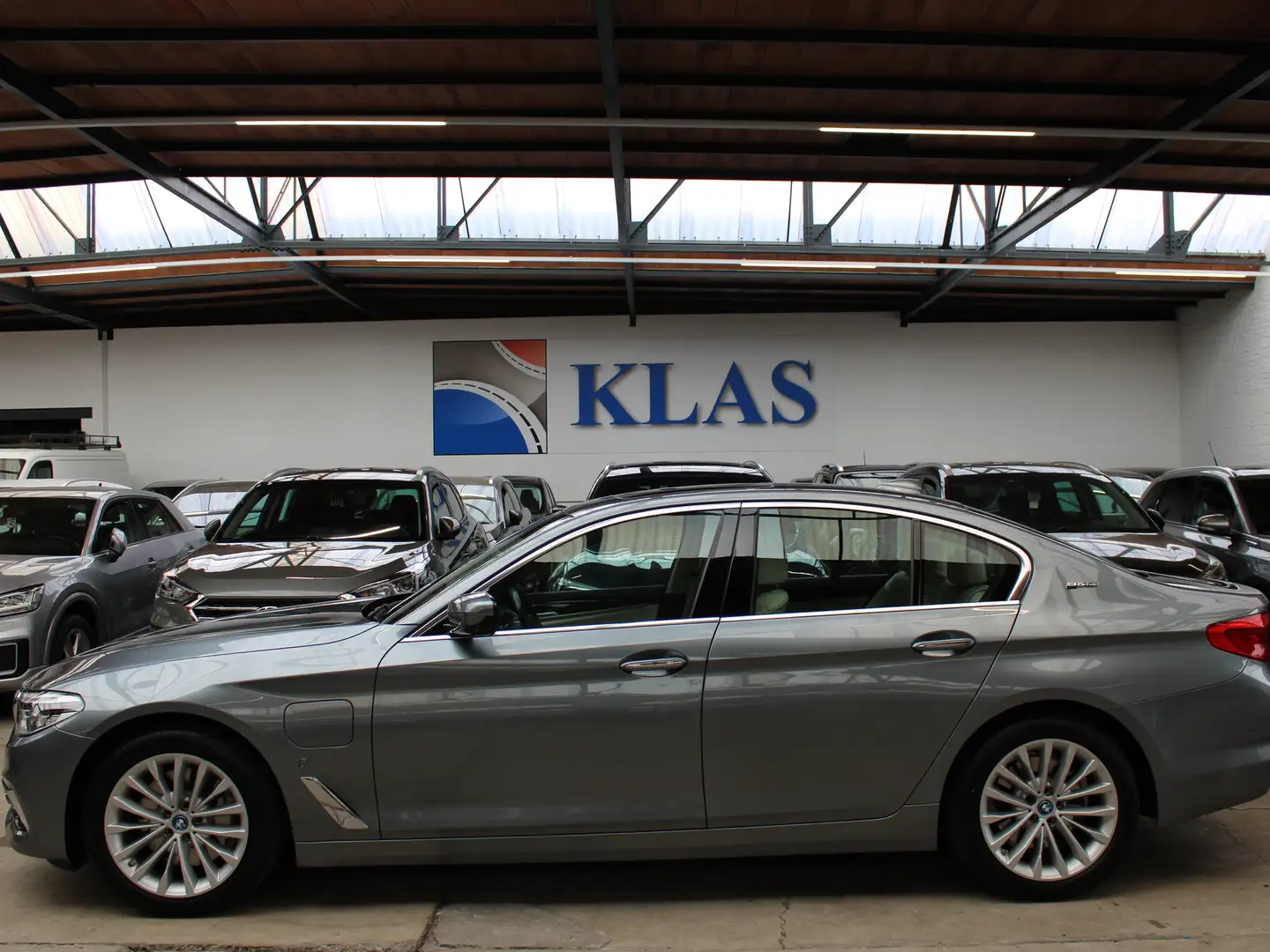 BMW 530 eA PHEV PLUG-IN+CUIR+CAMERA+TOIT OUVRANT Gris - 2