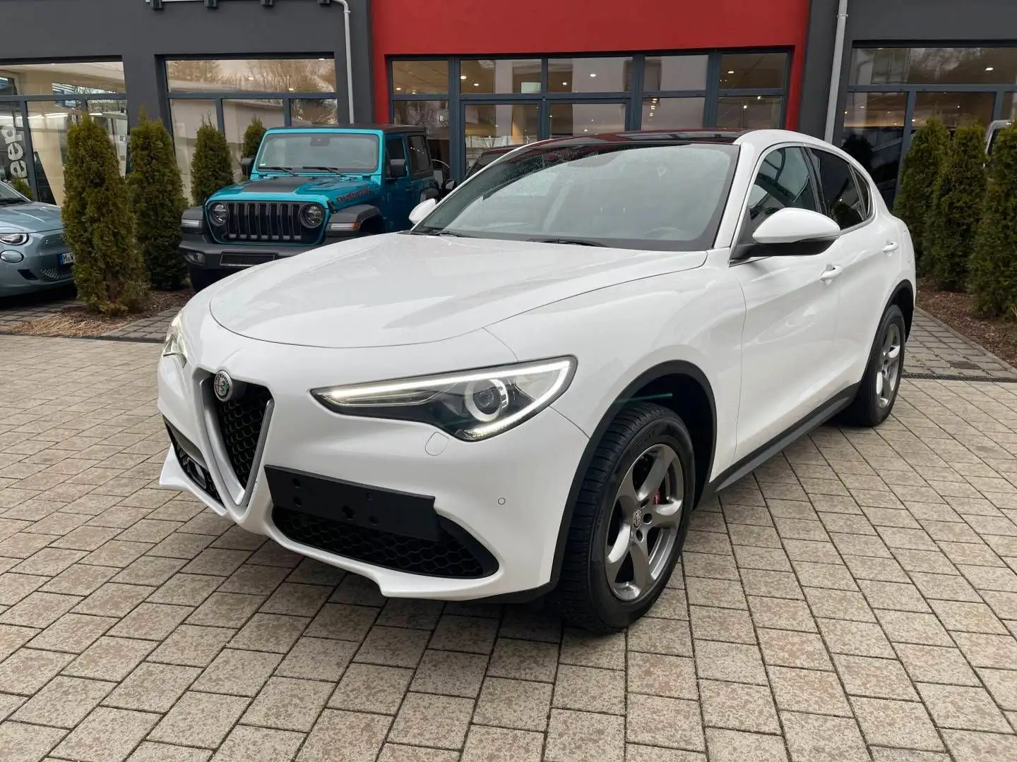 Alfa Romeo Stelvio 2.0 Turbo 16V First Edition AT8 Q4 Weiß - 2