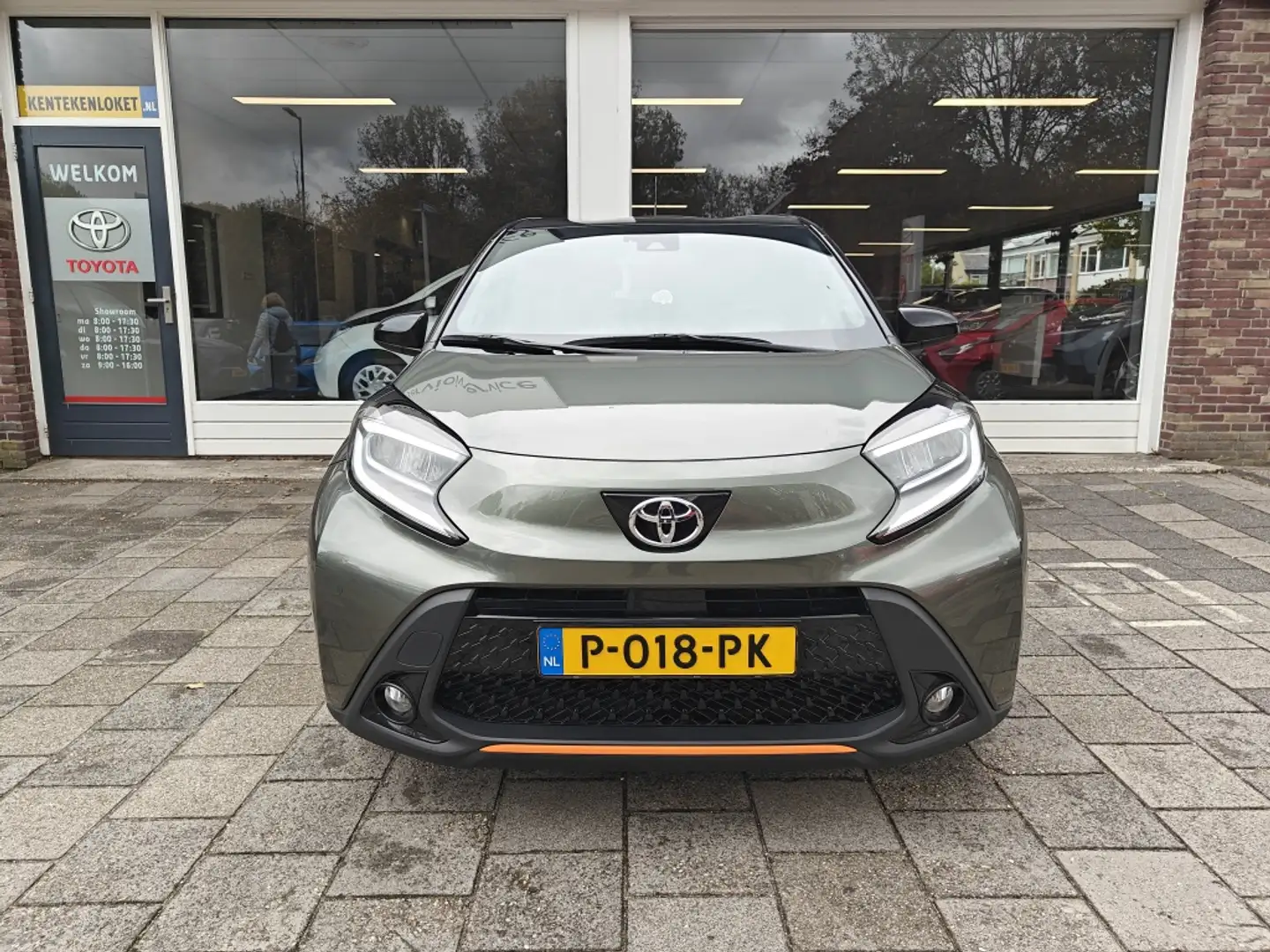 Toyota Aygo X 1.0 VVT-i S-CVT Limited Groen - 2