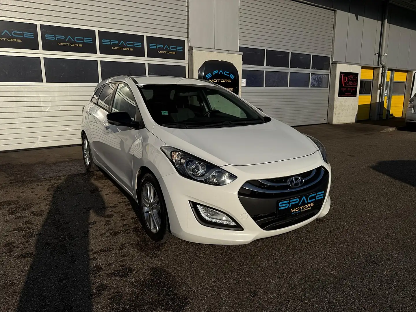Hyundai i30 1,4 CVVT Europe Weiß - 1
