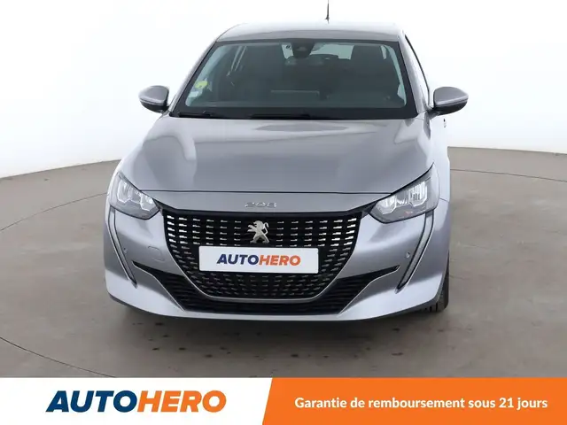 Peugeot 208 view 9