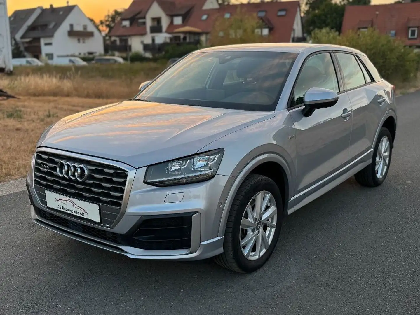 Audi Q2 2.0 TDI quattro S-tronic design*Sline*ACC*NAV Silber - 2