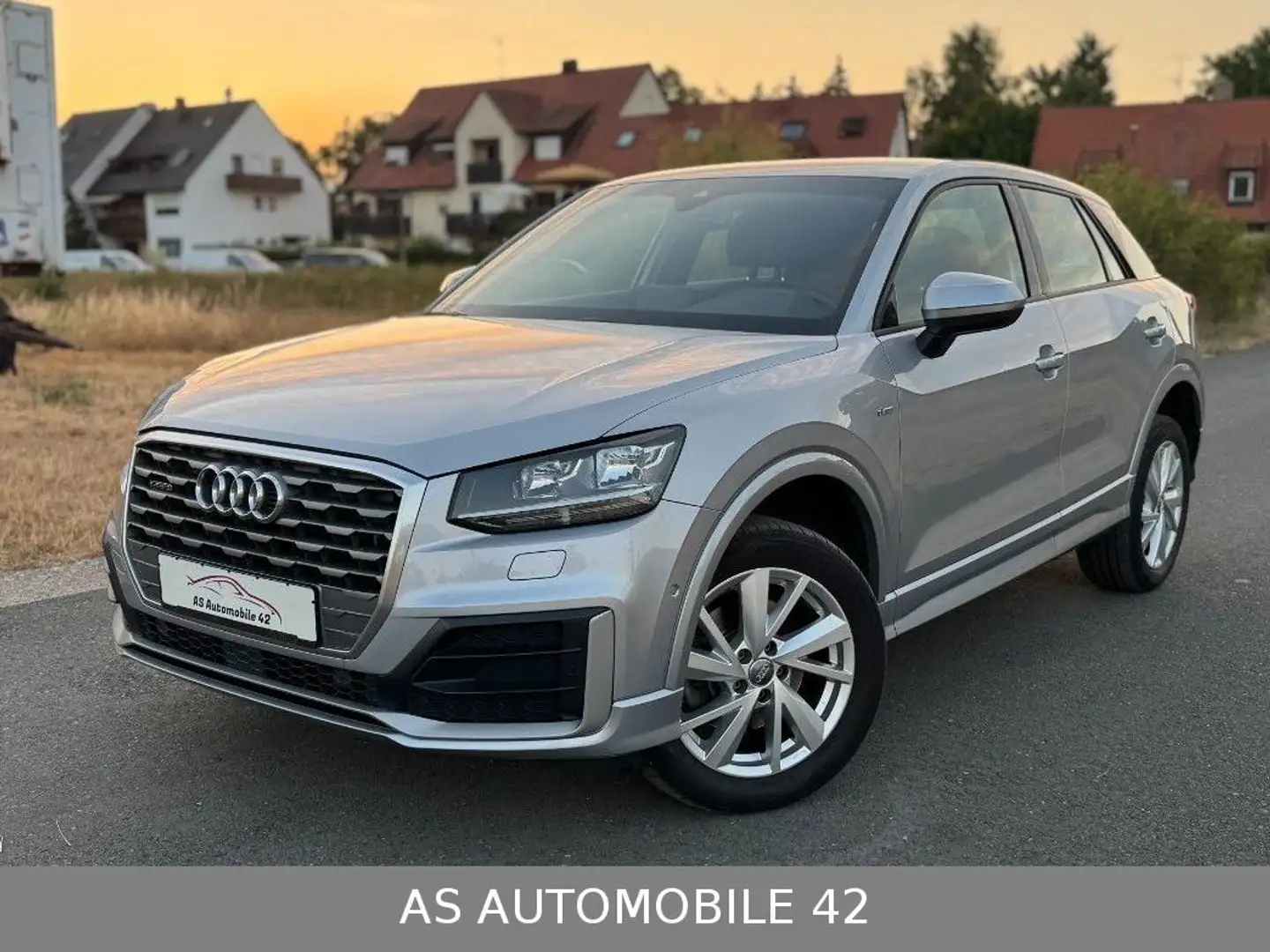 Audi Q2 2.0 TDI quattro S-tronic design*Sline*ACC*NAV Silber - 1