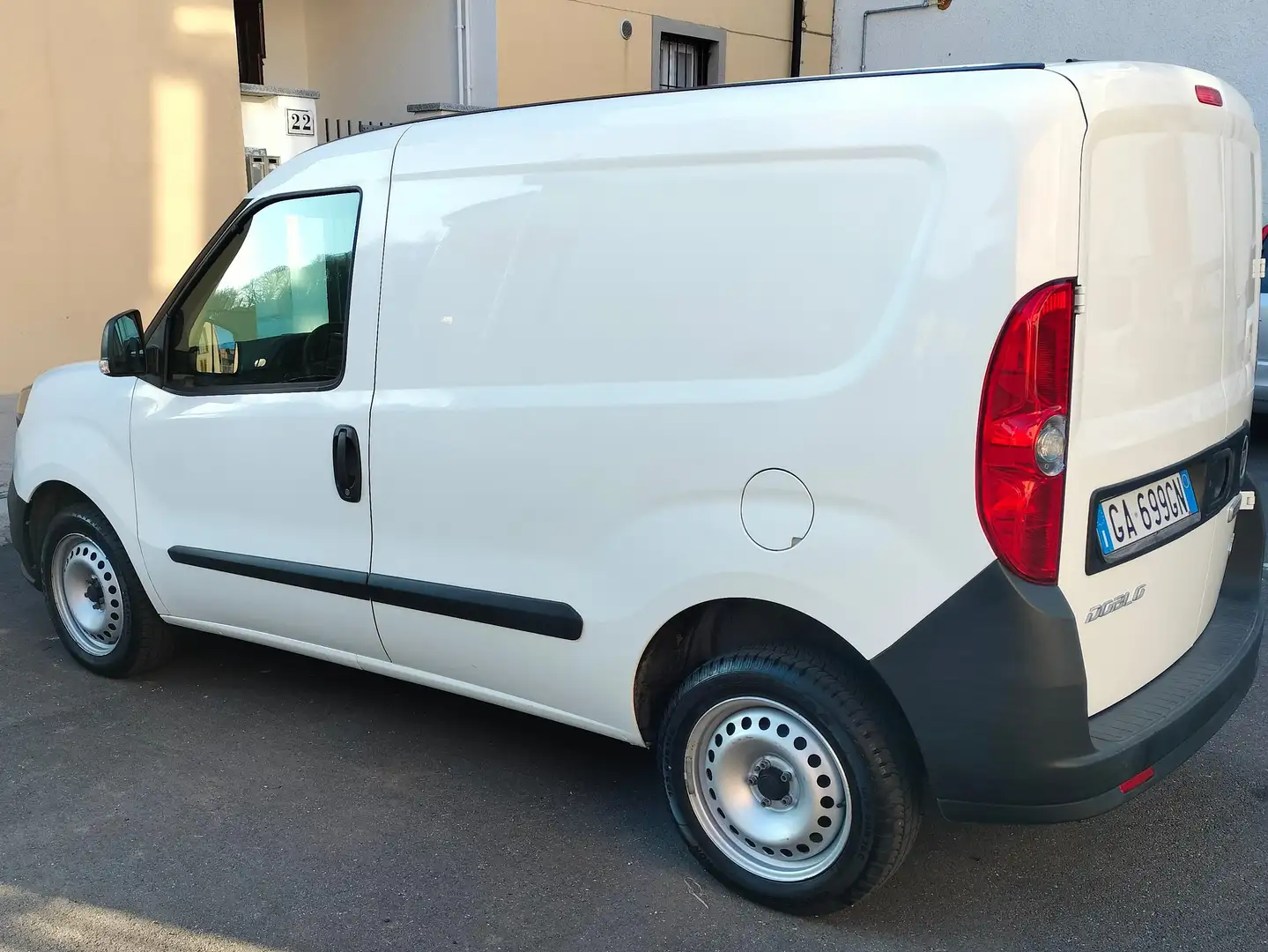 Fiat Doblò 1.4 120 CV 3 Posti Benzina/Metano Blanc - 2