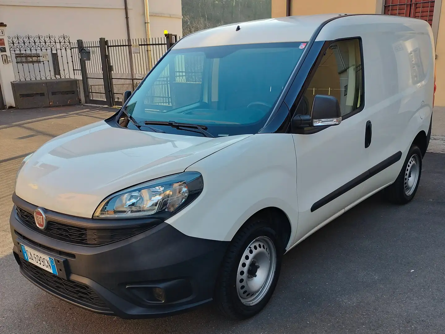Fiat Doblò 1.4 120 CV 3 Posti Benzina/Metano Blanc - 1