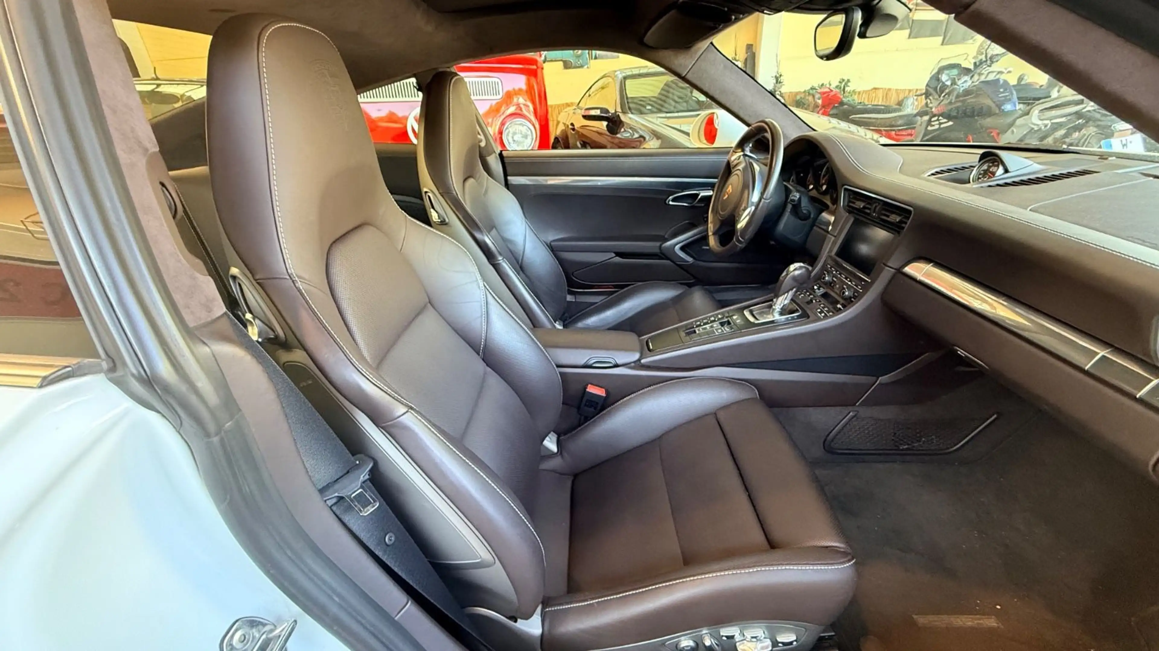 Porsche 911 Turbo — photo 7