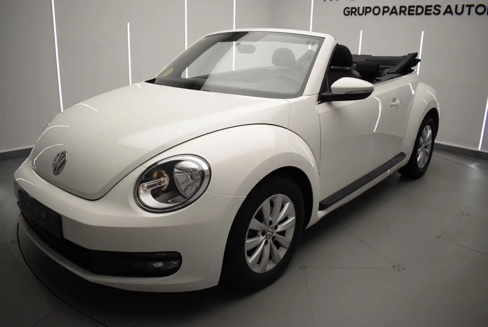 Volkswagen Beetle Cabrio 1.6TDI Design 105 Blanco - 2