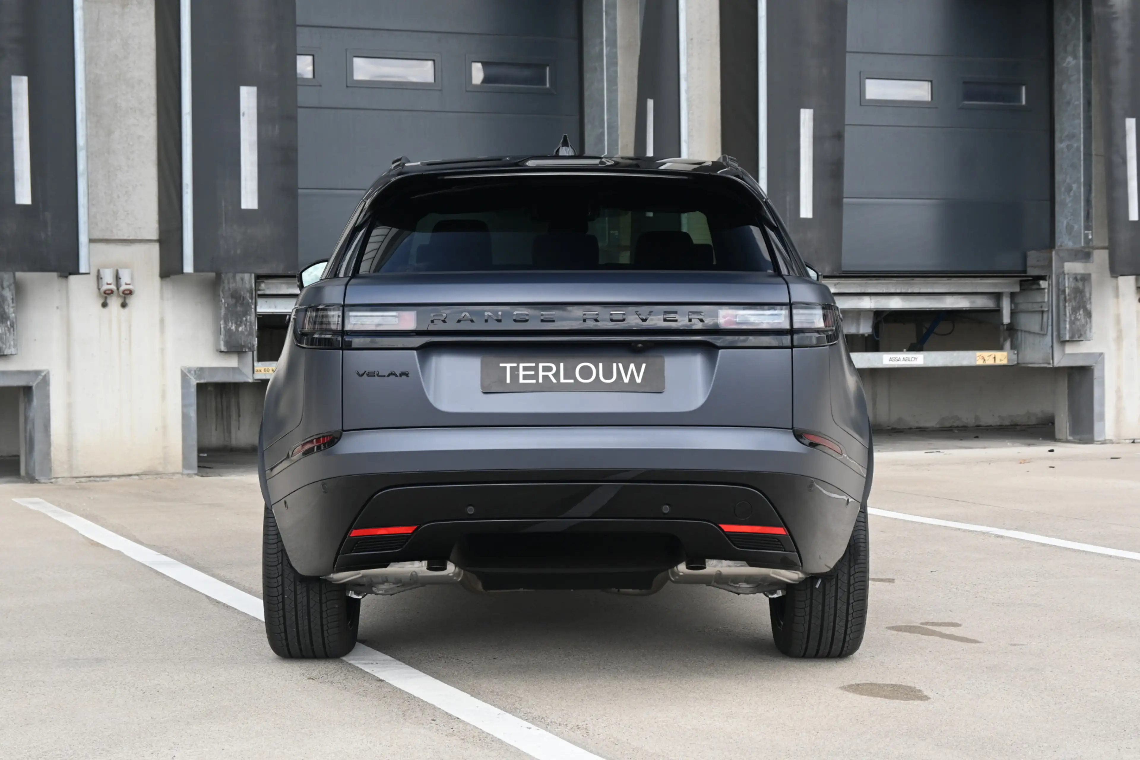 Land Rover Range Rover Velar 2.0 P400e AWD Belgravia Edition Satin PHEV — photo 8