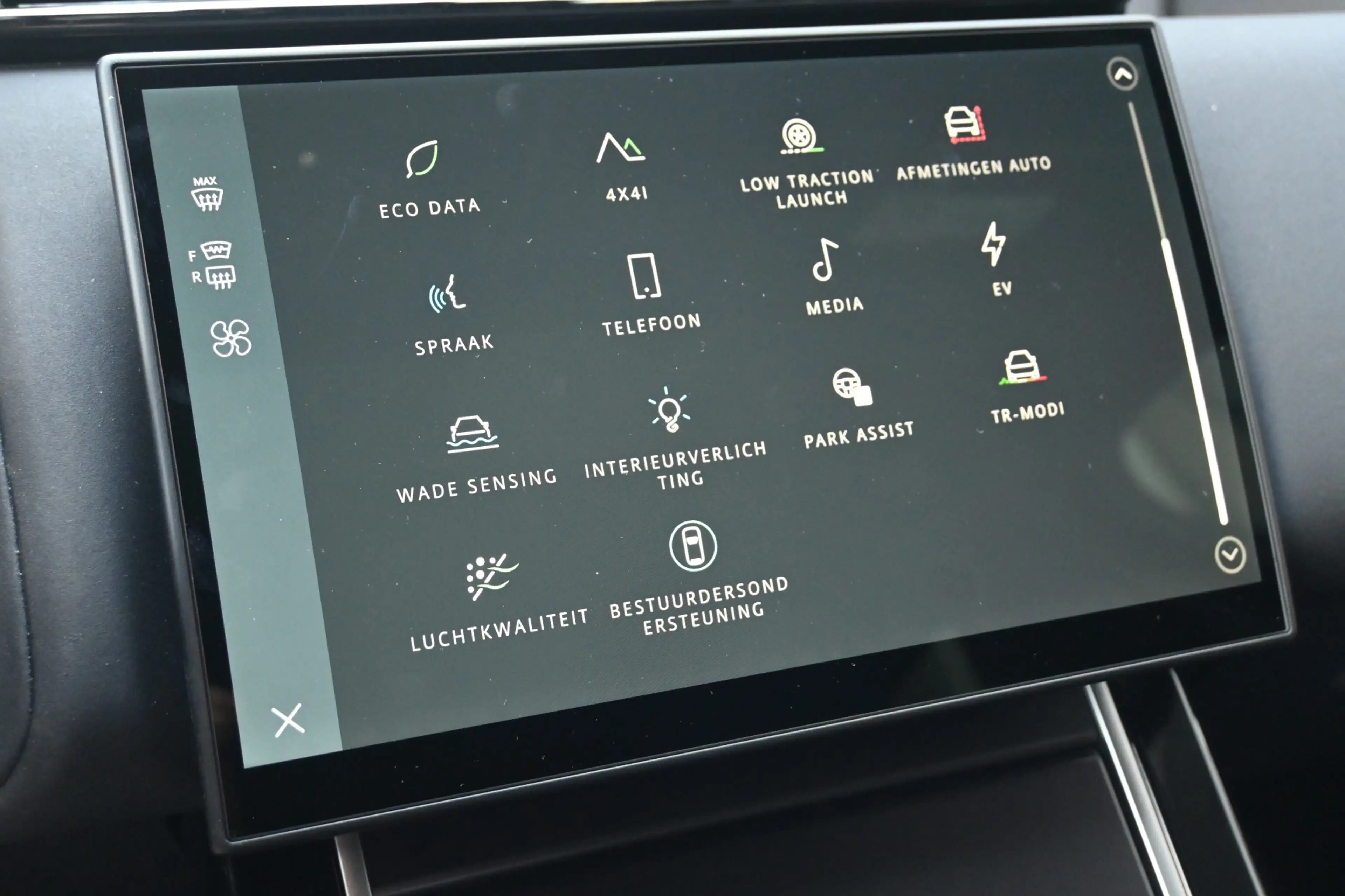 Land Rover Range Rover Velar 2.0 P400e AWD Belgravia Edition Satin PHEV — photo 27