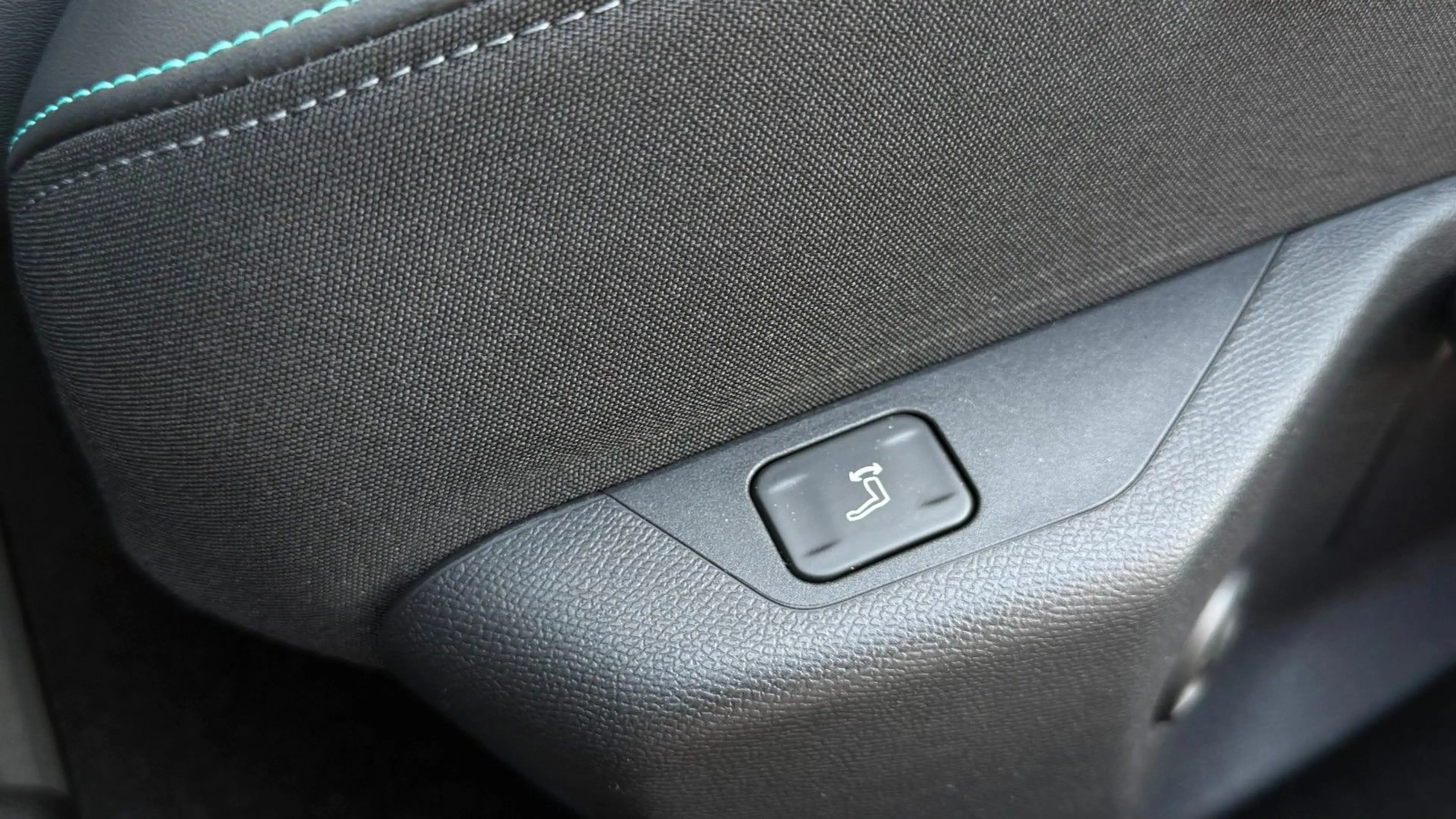 Peugeot 408 Hybrid 145 Allure MwSt/ACC/360°/SHZ/CarPlay — photo 14