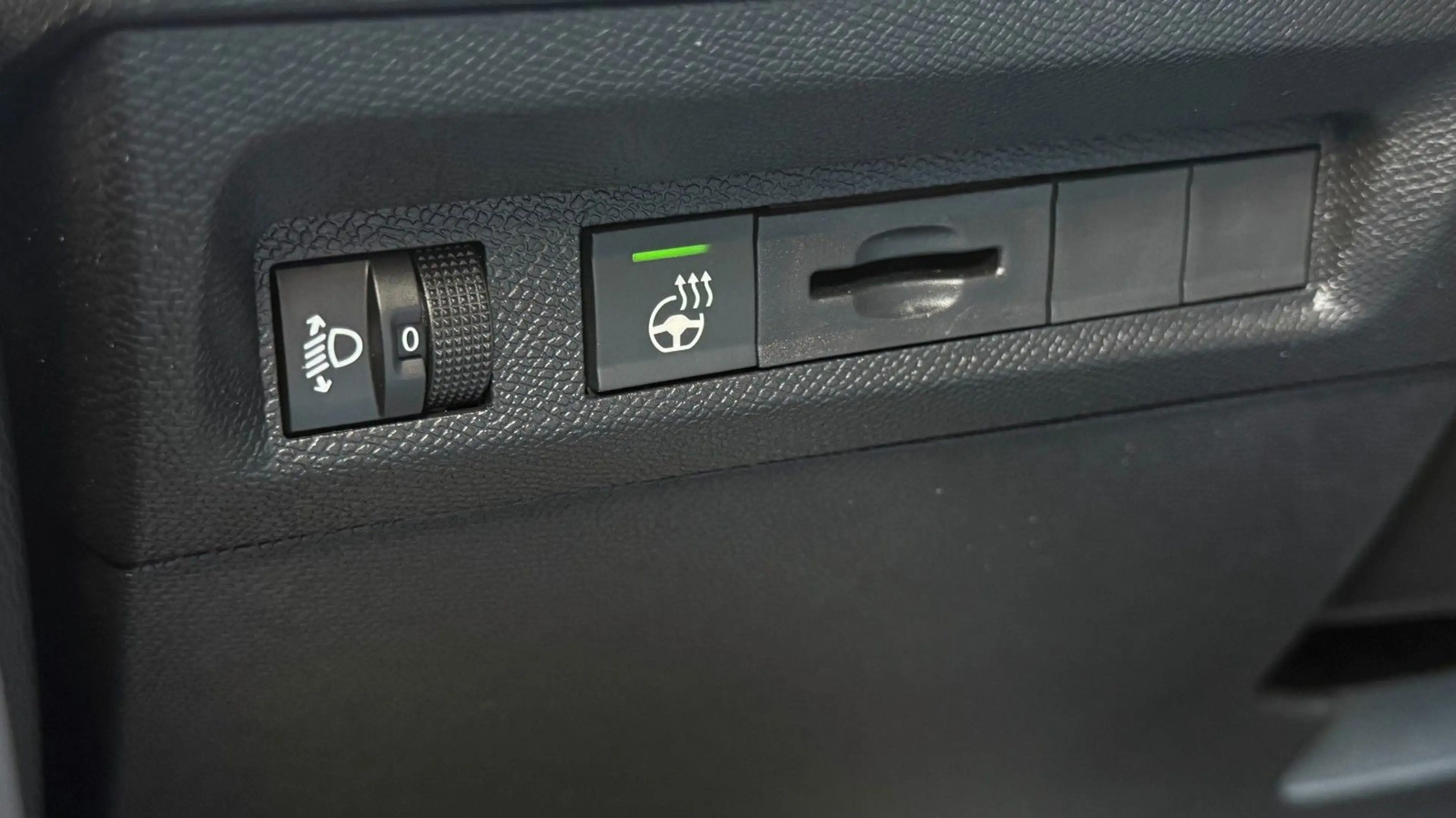 Peugeot 408 Hybrid 145 Allure MwSt/ACC/360°/SHZ/CarPlay — photo 13