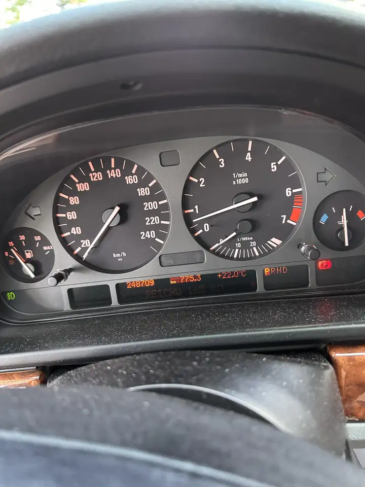 BMW 520i, foto 11