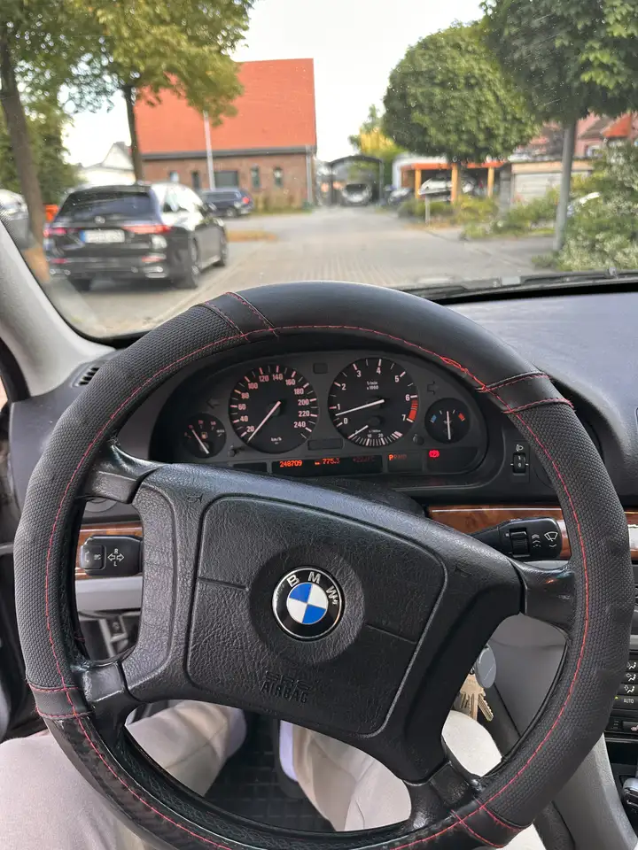 BMW 520i, foto 8