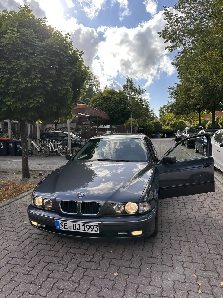 BMW 520i, foto 1