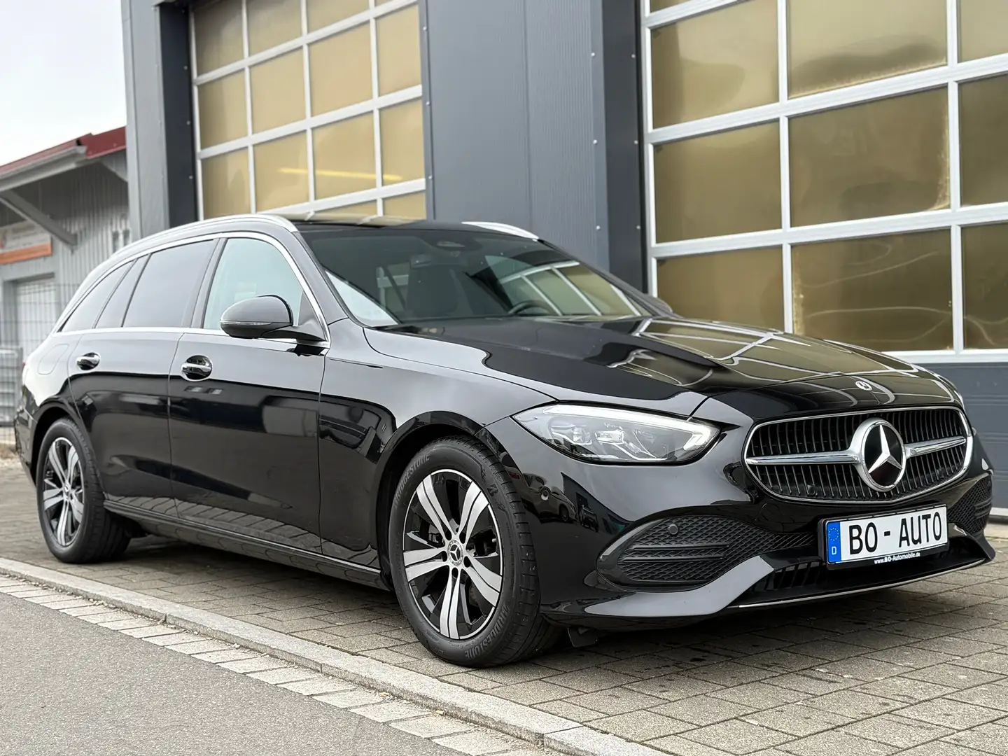 Mercedes-Benz C 220 T d Leder PANO AHK Distronic MBUX Spur LED Digital Noir - 1