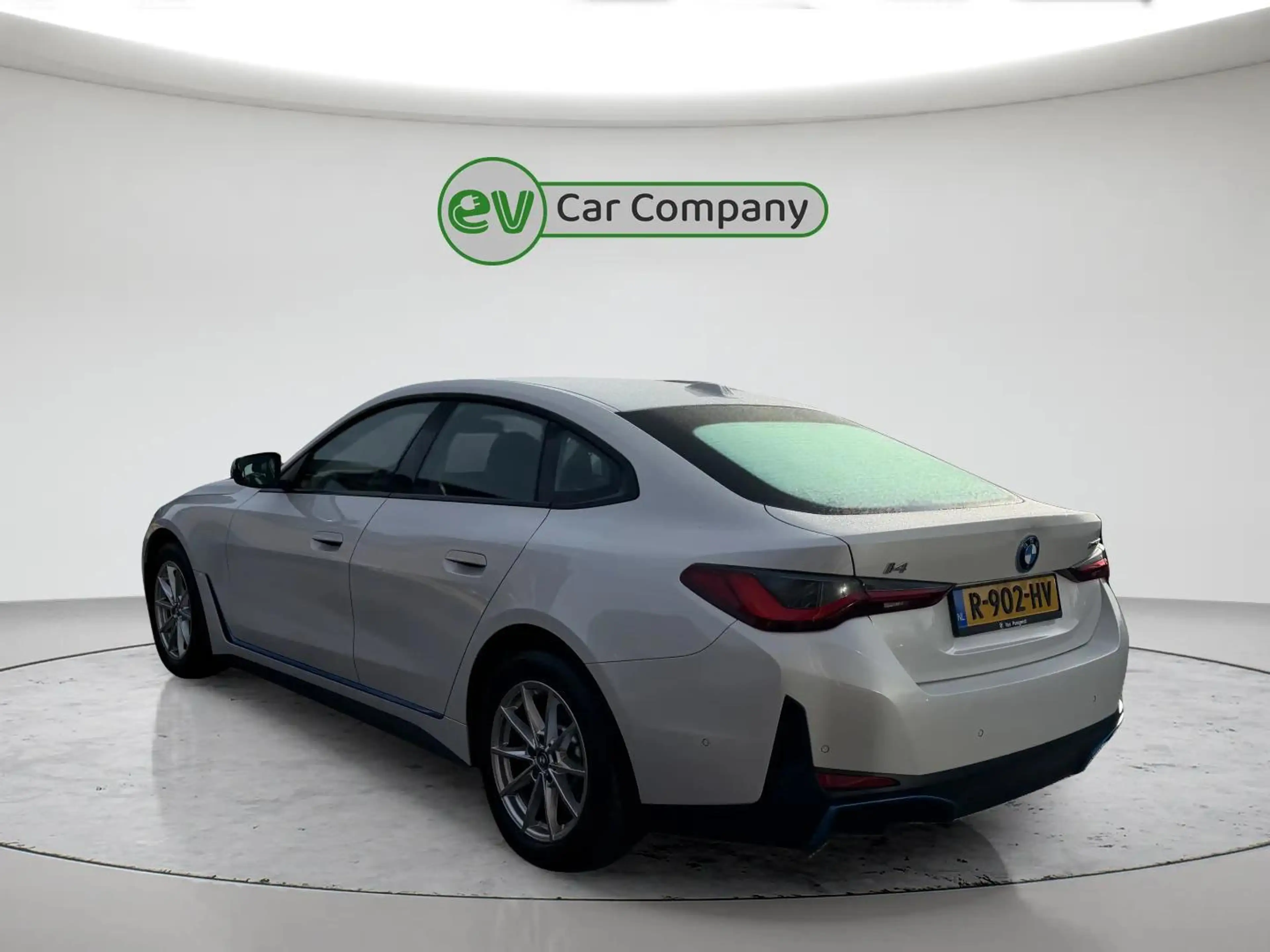 BMW i4 EDrive40 84 kWh | SOH ..% | Adapt. Cruise | Camera — photo 4