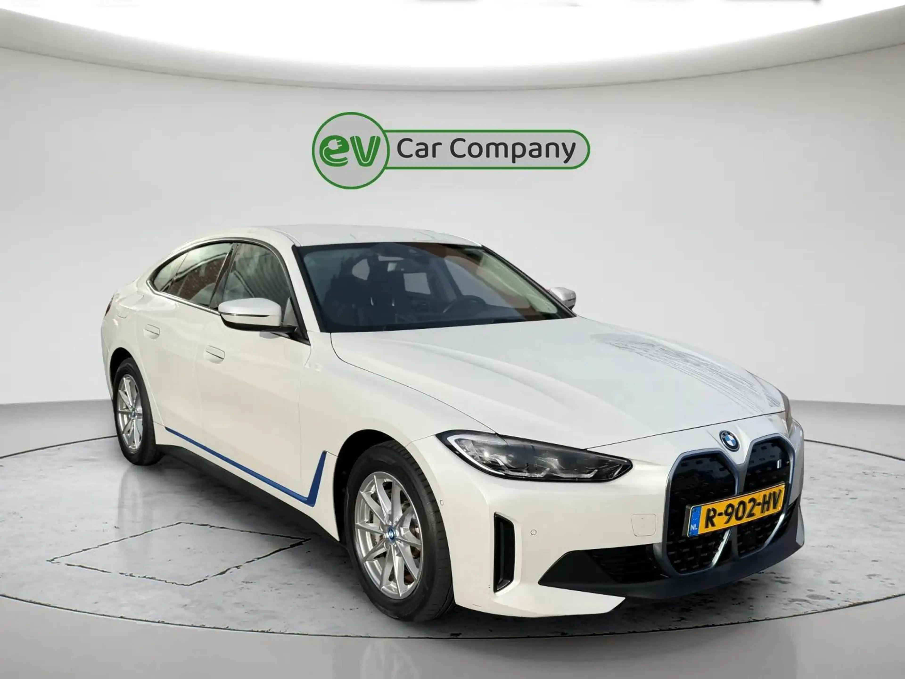 BMW i4 EDrive40 84 kWh | SOH ..% | Adapt. Cruise | Camera — photo 2