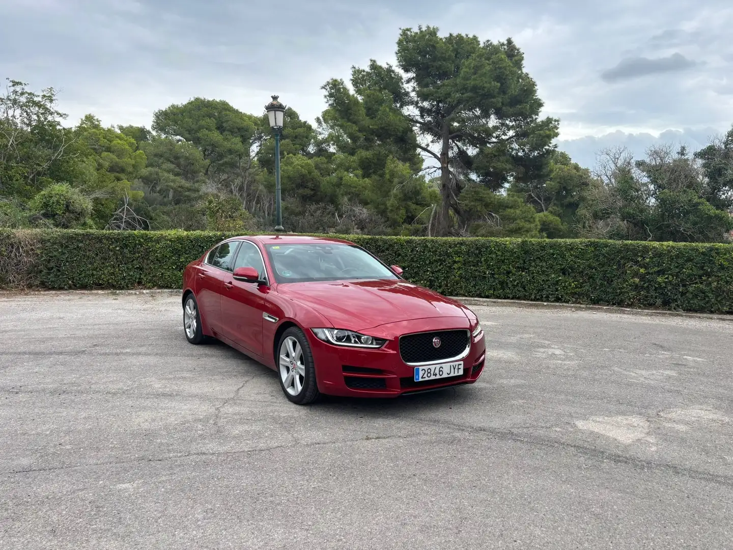 Jaguar XE XE 2.0 Diesel Pure AWD Aut. 180 Pure Rojo - 1