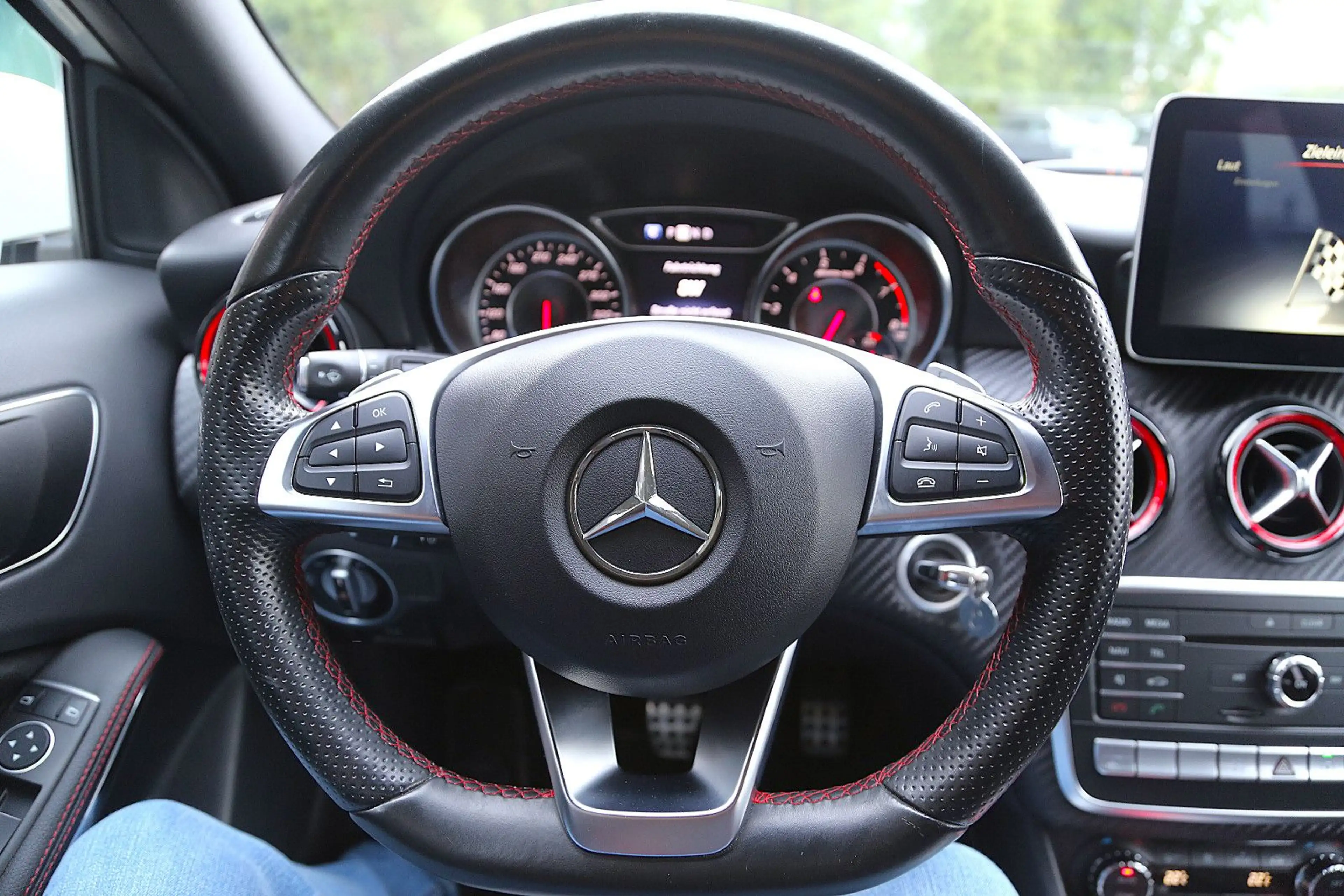 Mercedes-Benz A 45 AMG 4Matic Sportabgas Navi LED PDC IHC 19" — photo 6