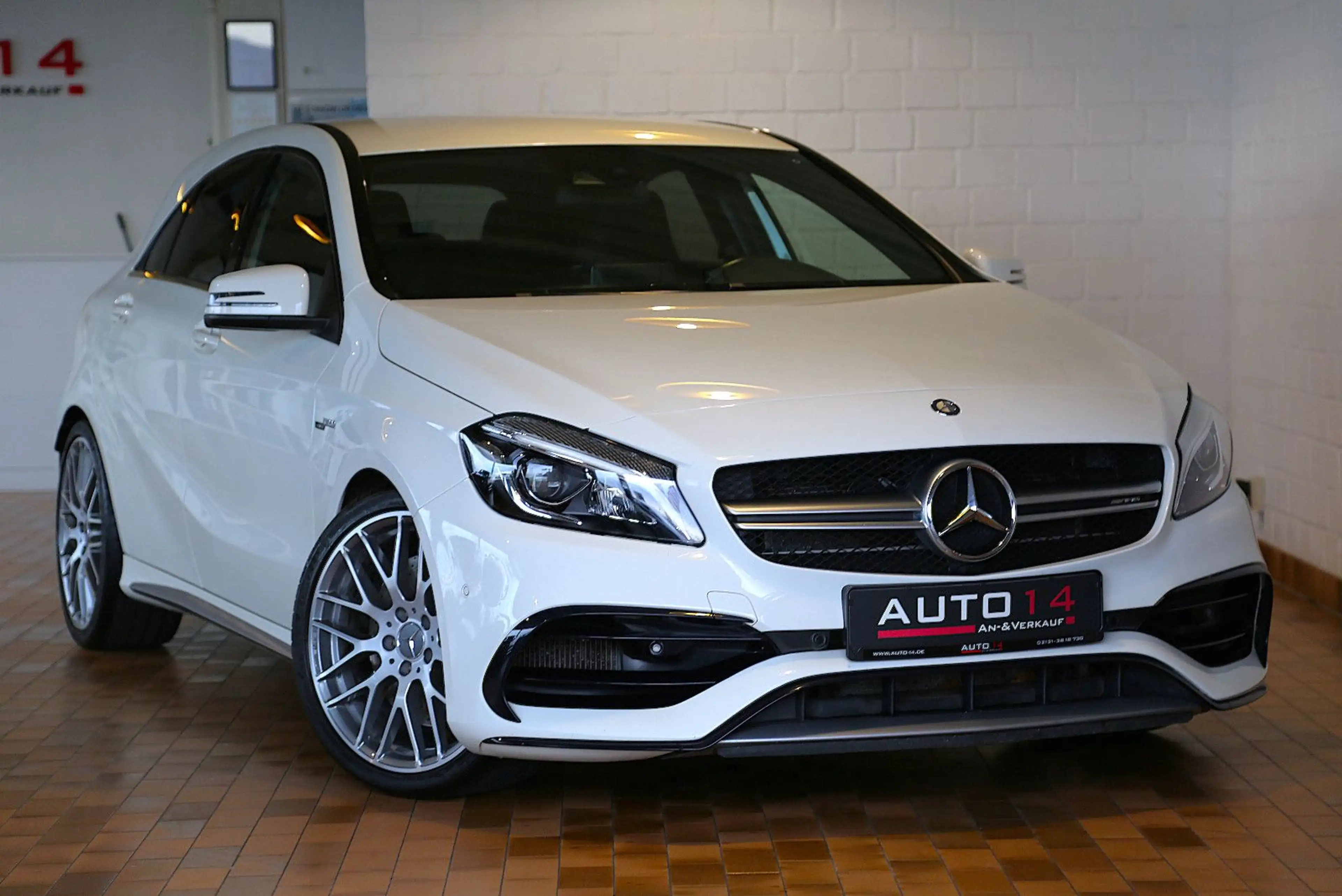 Mercedes-Benz A 45 AMG 4Matic Sportabgas Navi LED PDC IHC 19" — photo 4