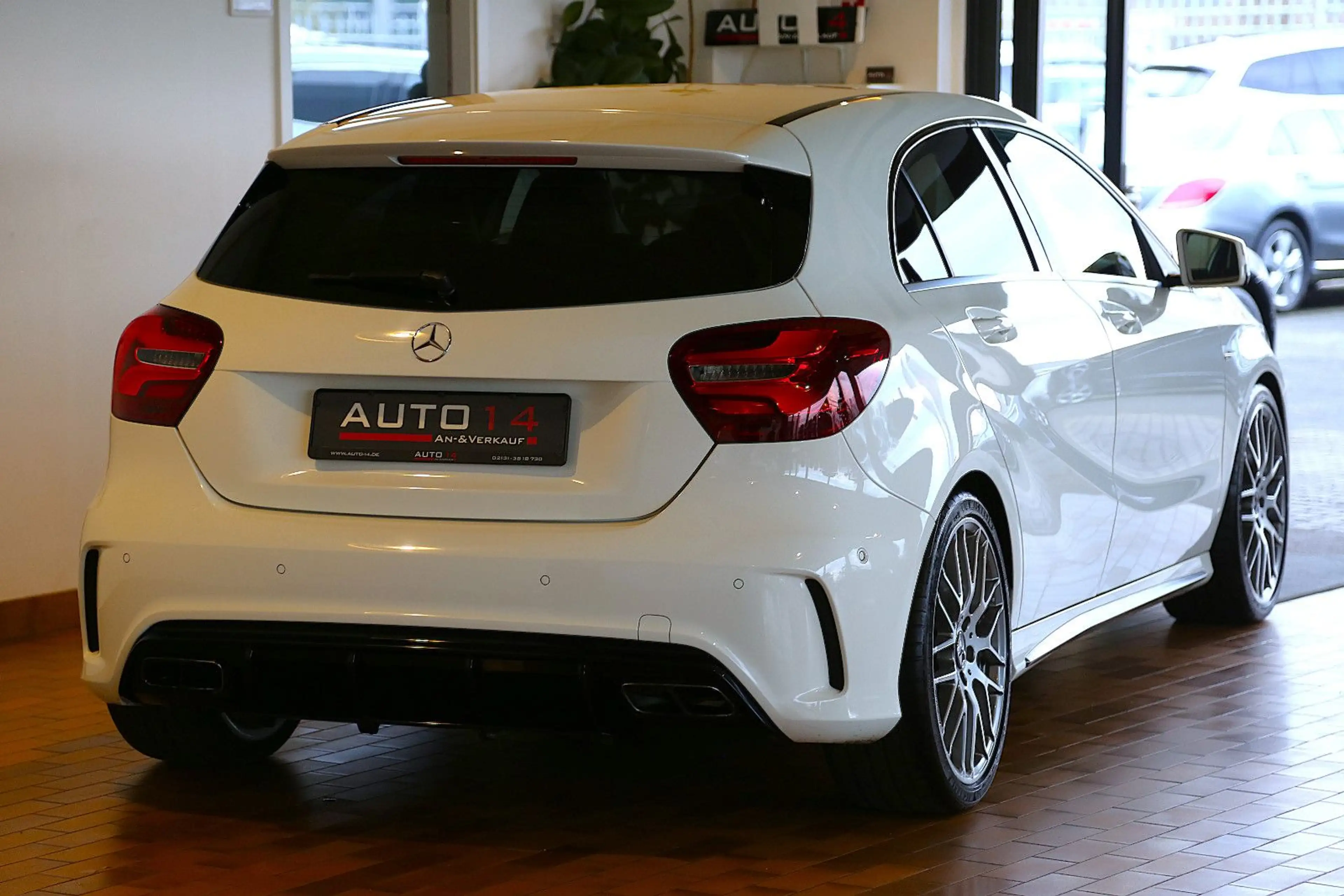 Mercedes-Benz A 45 AMG 4Matic Sportabgas Navi LED PDC IHC 19" — photo 2