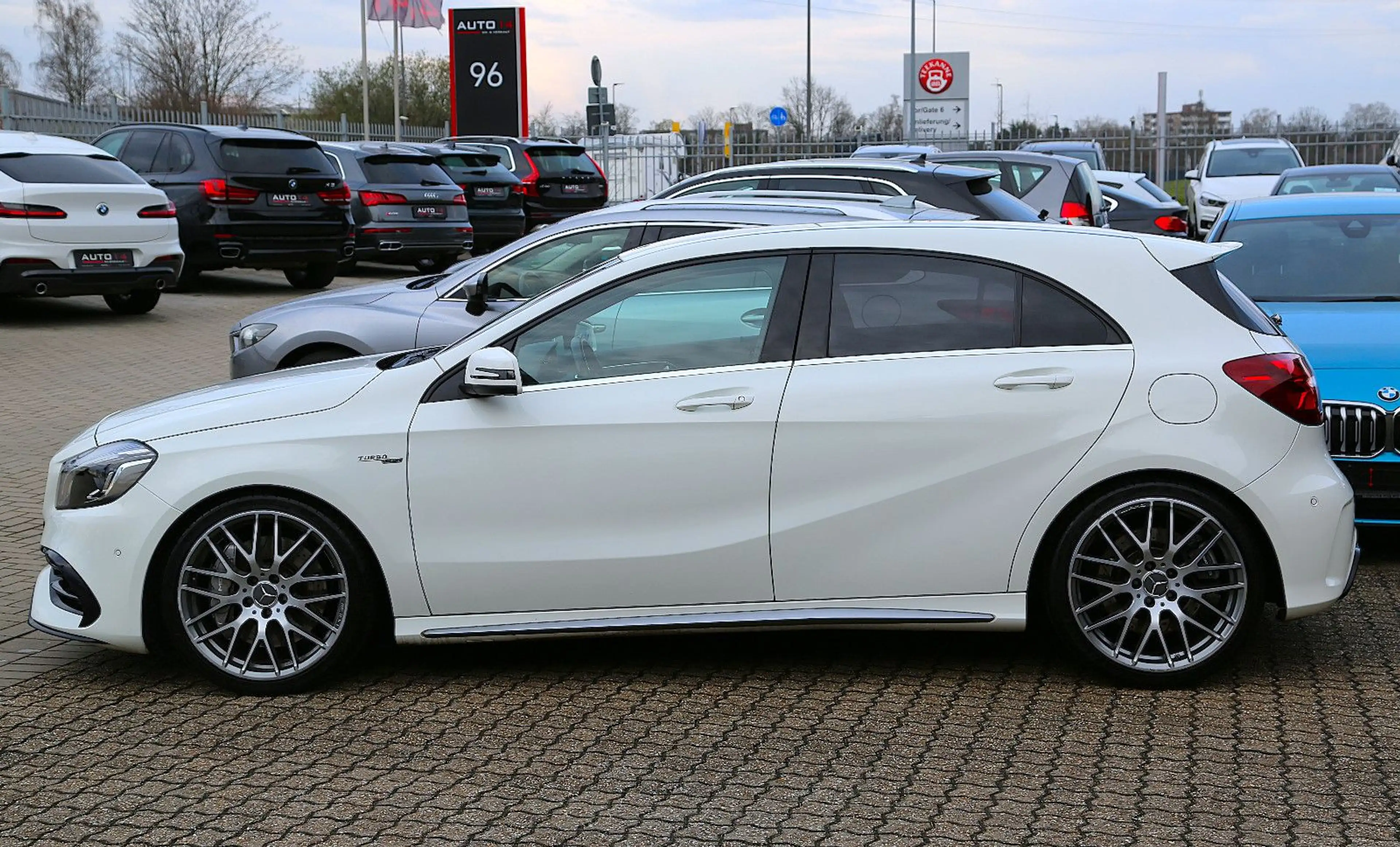 Mercedes-Benz A 45 AMG 4Matic Sportabgas Navi LED PDC IHC 19" — photo 11