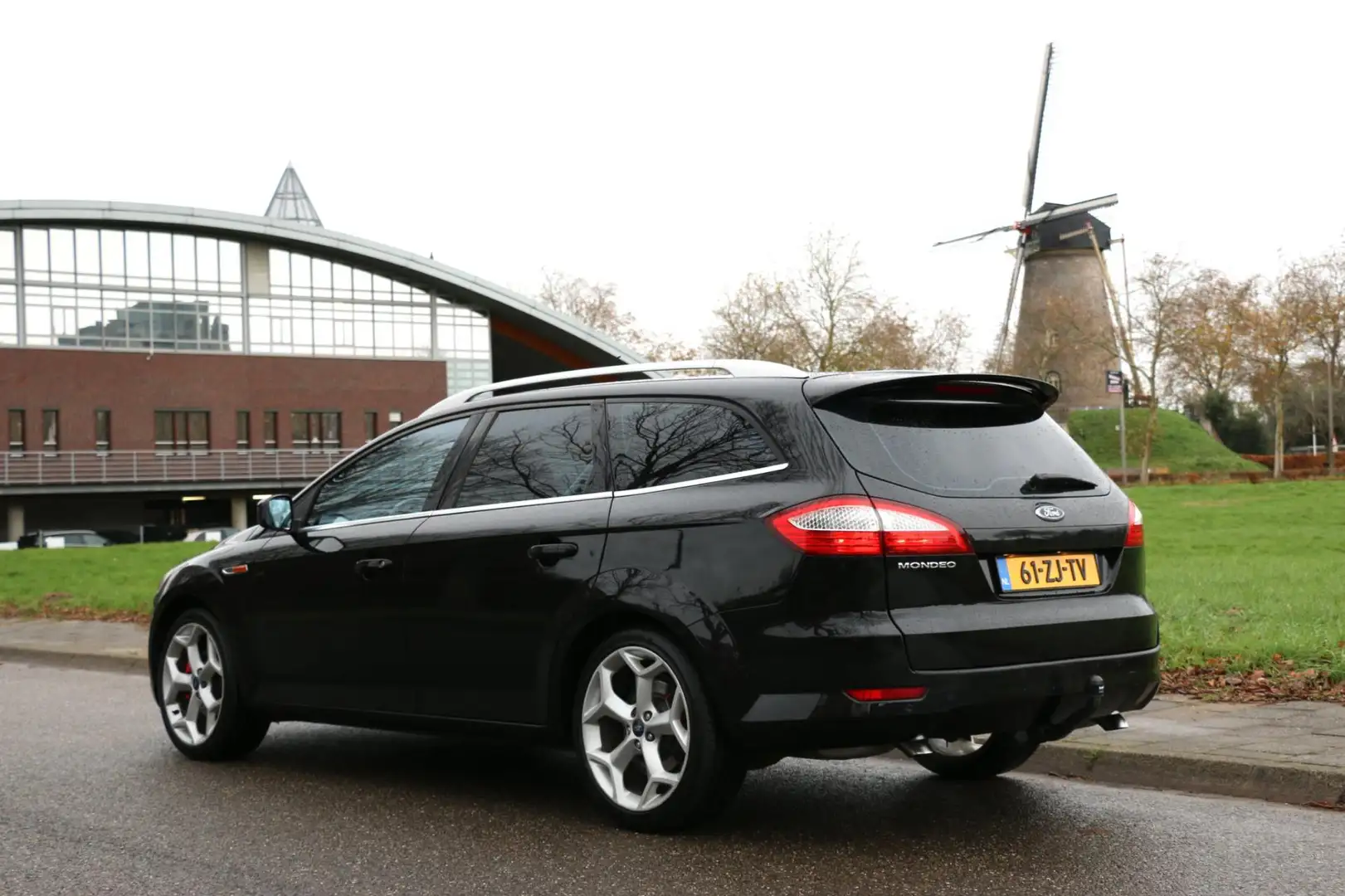 Ford Mondeo Wagon 2.5-20V 162kW 220PK 6-Bak YoungTimer Trekhaa Schwarz - 2