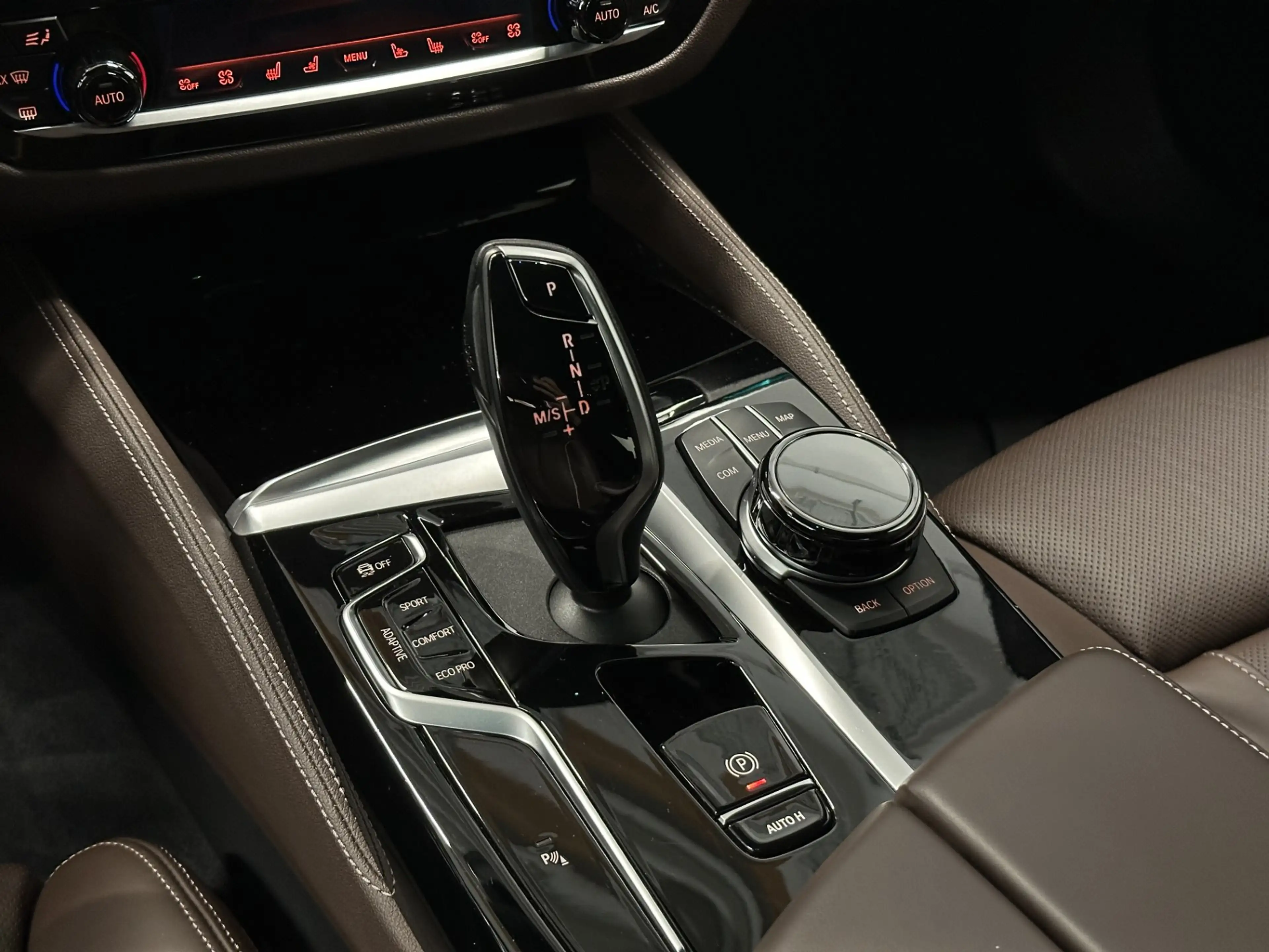 BMW M550 i xDrive *Laser / HUD / DrvAssPro* — photo 12