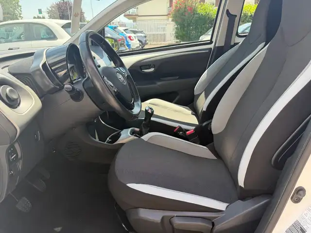 Toyota Aygo view 12