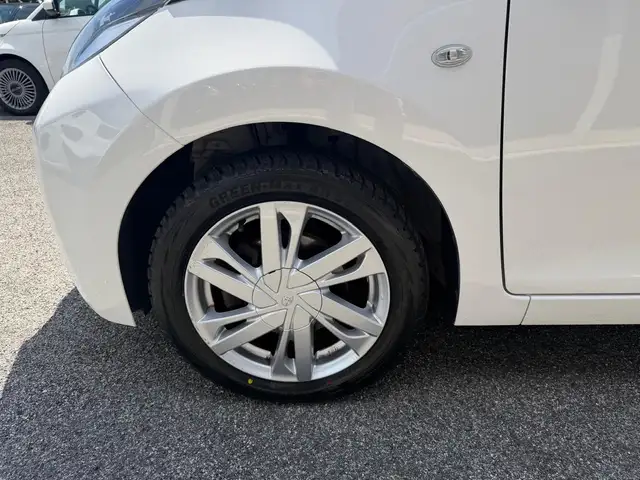 Toyota Aygo view 9