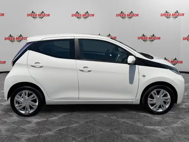 Toyota Aygo view 3