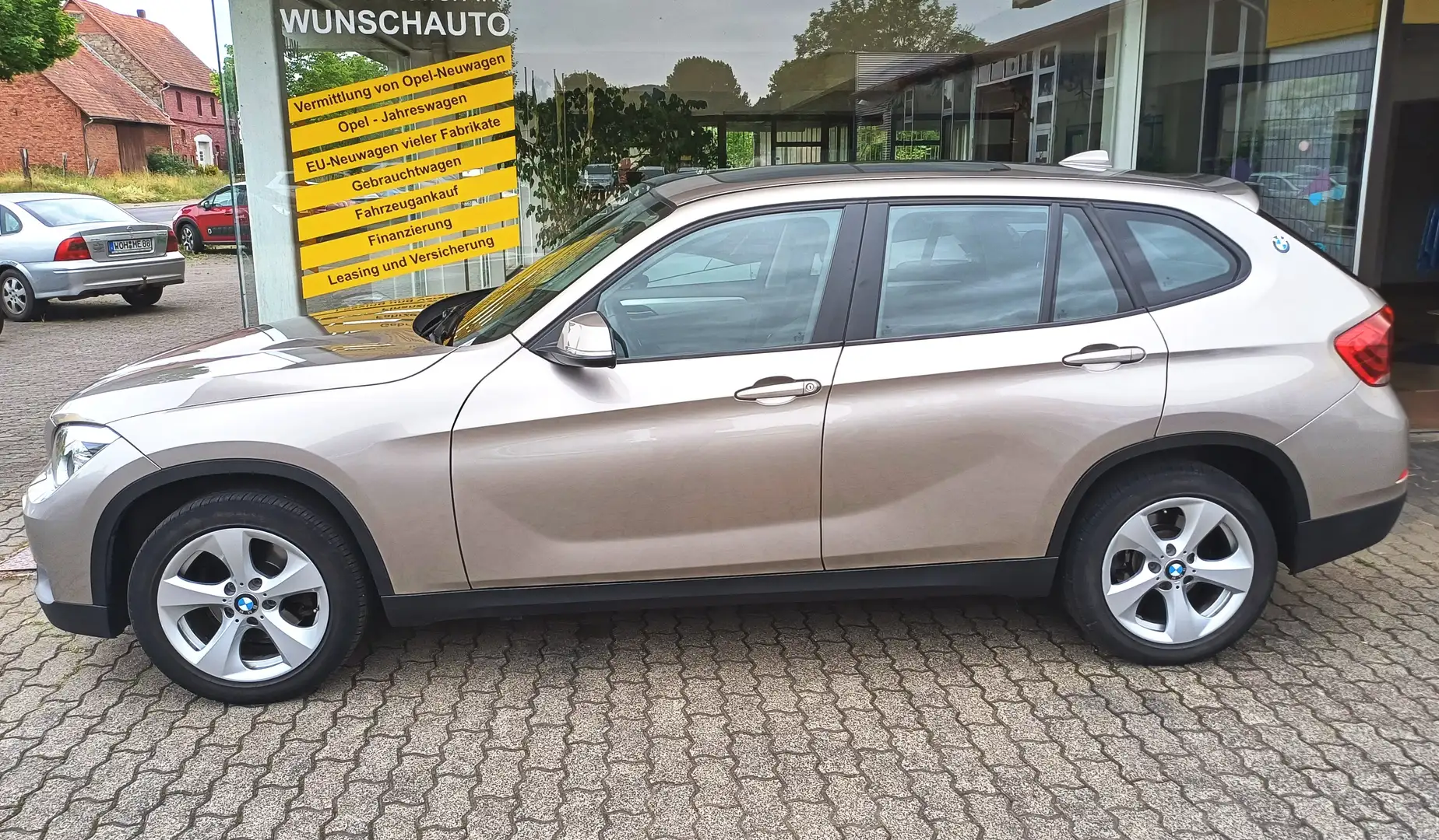 BMW X1 sDrive20d EfficientDynamics Edition xLine Silber - 2