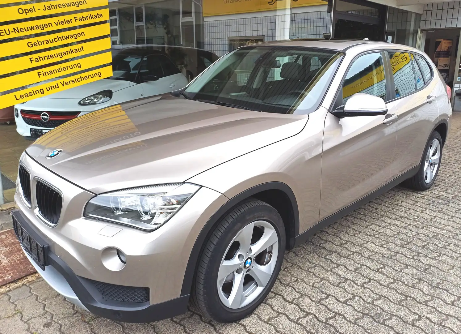 BMW X1 sDrive20d EfficientDynamics Edition xLine Silber - 1