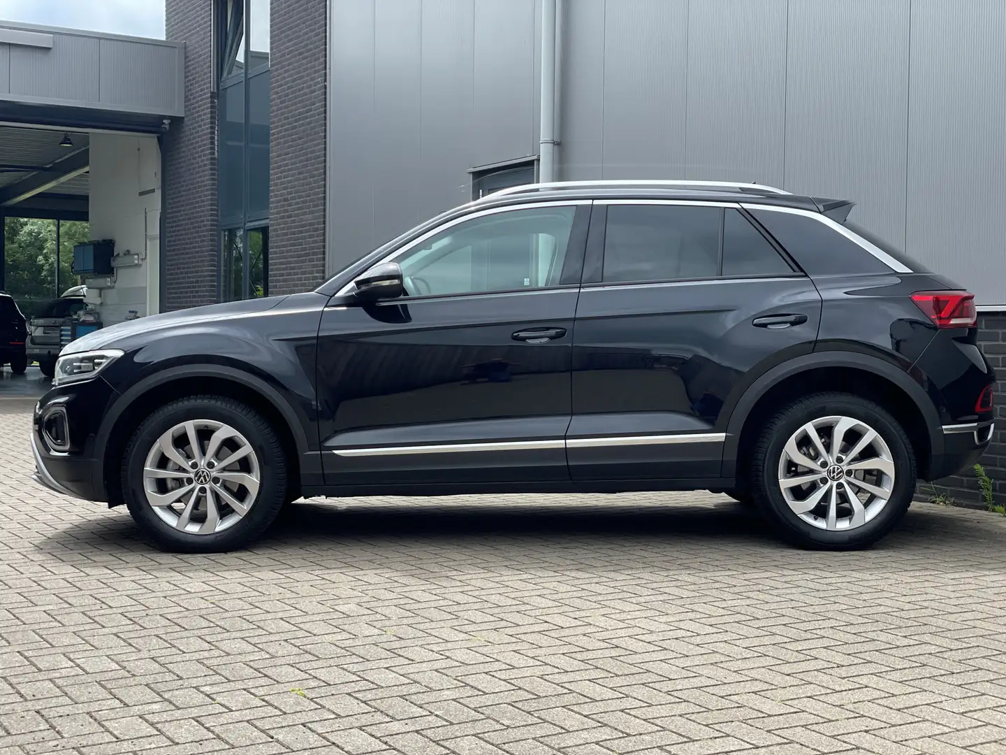 Volkswagen T-Roc 1.0 TSI Style/ LED / NAVI / CRUISE / RIJKLAAR Zwart - 2