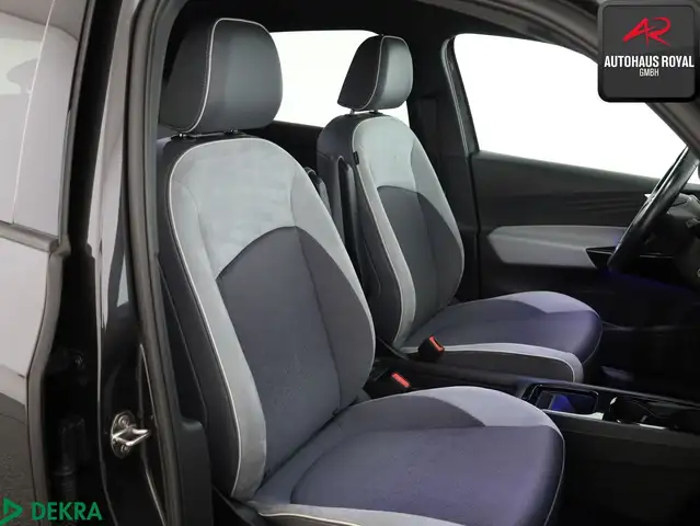 Volkswagen ID.3 view 11